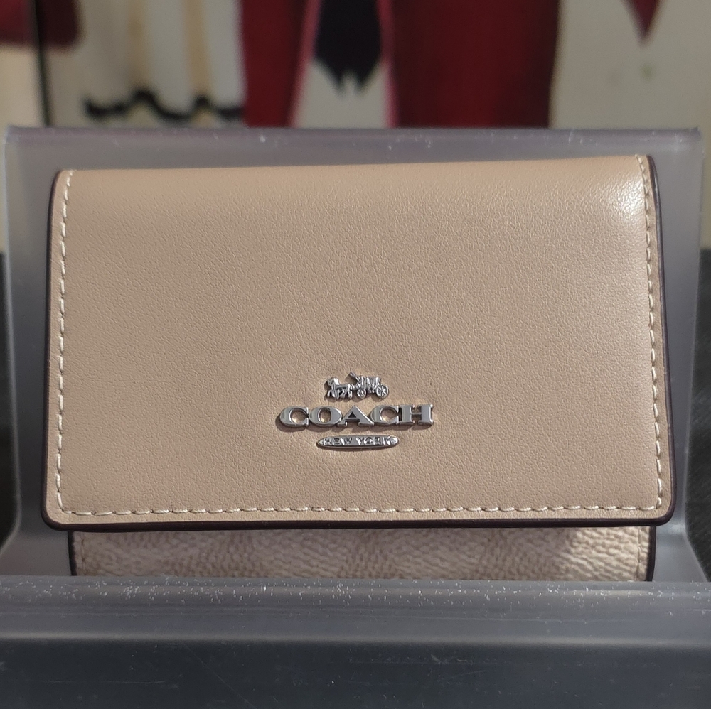 Coach Leather Wallet!!!!!! Chalk color !!!!New With Box